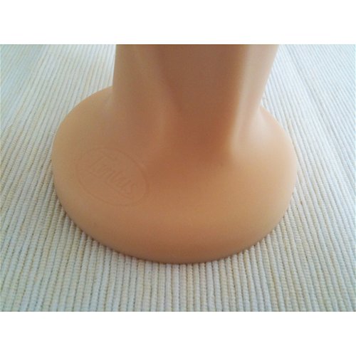 A flared base makes the O2 Mark harness-compatible and safe for anal play