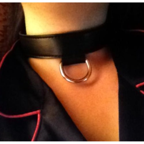 Noir collar