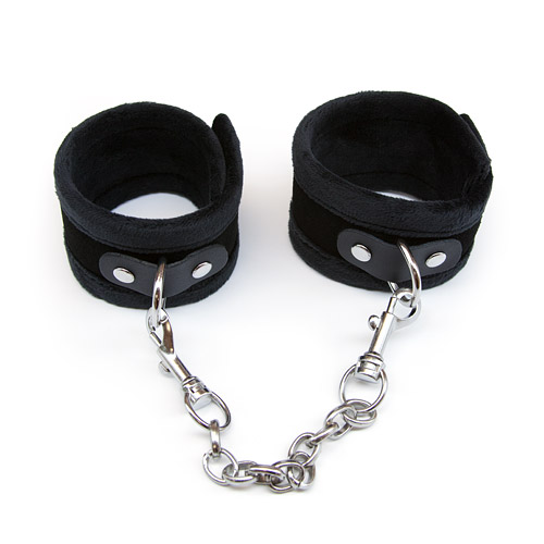 Soft touch handcuffs with chain